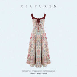 2025圣诞节秋冬新款法式复古轻奢吊带小个子气质碎花显瘦连衣裙