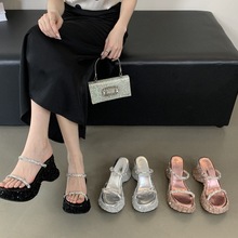 厚底坡跟拖鞋女2025新款夏季外穿时尚亮片透明一字套趾高跟凉拖女