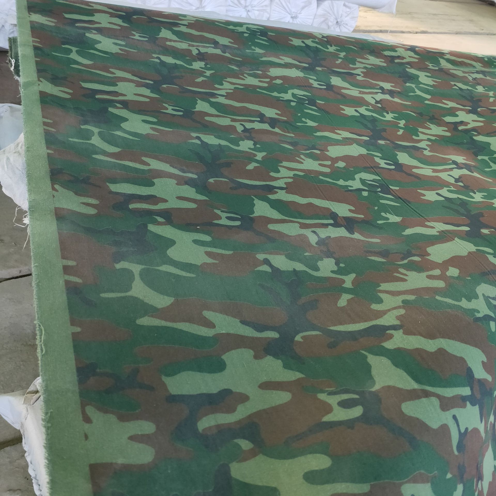 Lona de silicona de camuflaje personalizada al por mayor, resistente al desgaste, impermeable, tienda de camping, cubierta de asiento de coche, accesorios de camuflaje, tela de poliéster