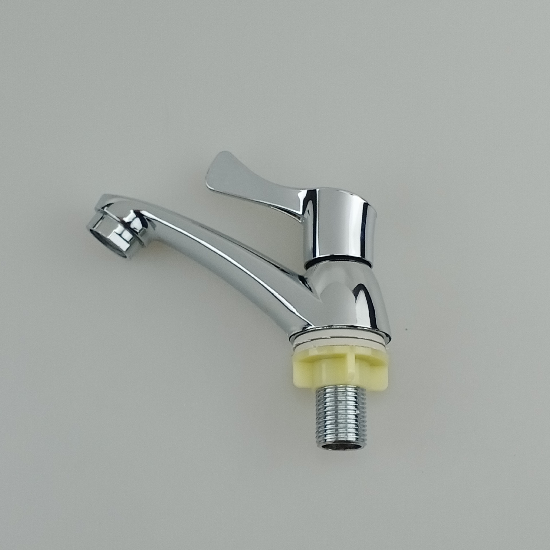 Zinc alloy single-cooling faucet, bathroom washbasin quick-opening countertop small faucet, household universal faucet manufacturer wholesale Application Scenario