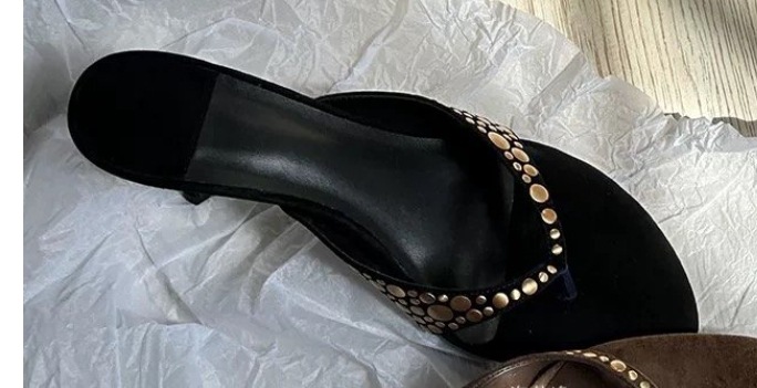 2025 New European And American Style Suede Thong High-Heeled Round-Toe Sandals For Women, Summer Outdoor Wear_voghion.com