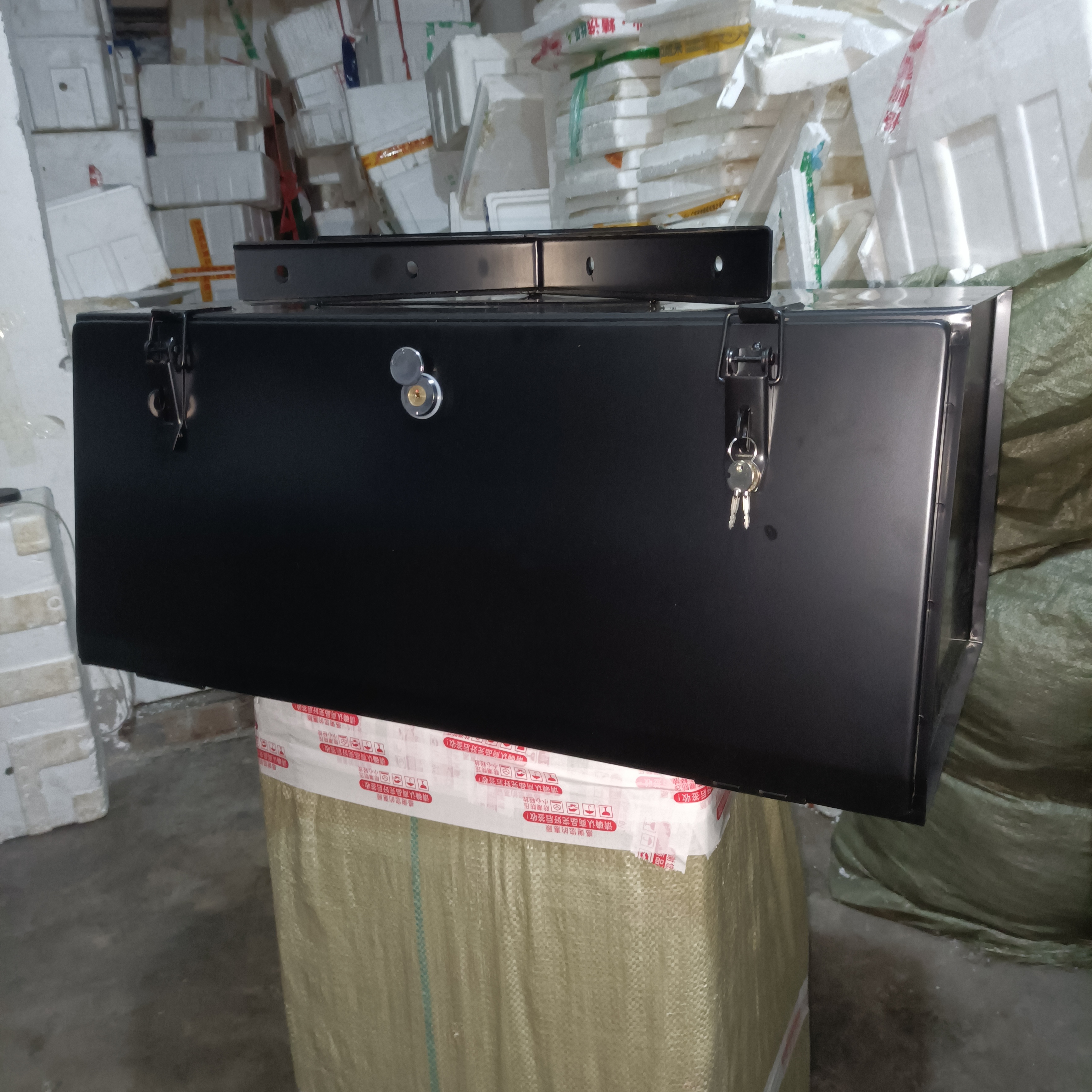 Caja de herramientas de camión de acero grueso gran tamaño Dongfeng Jianghuai Futian Jiefang Heavy Truck Shaanxi Automobile Carry External Case