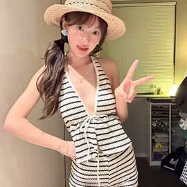 源头工厂韩版2026夏季新款泳衣女分体性感条纹深V温泉度假游泳衣