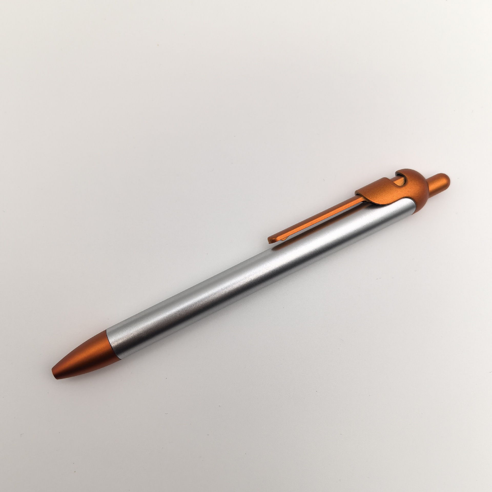 Fabricantes de nueva era prensa caballeros bolígrafos publicitarios máscaras de plástico caballeros bolígrafos de plata bolígrafos de regalo de promoción