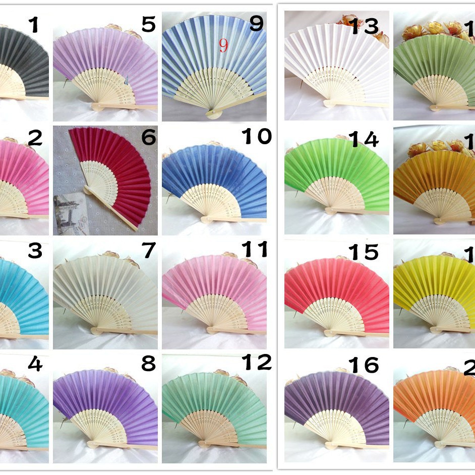 Ventas transfronterizas en caliente de boda simple estampado de flores fácil de abrir y cerrar buques de seda de bambú boda acompañante ventilador decorativo