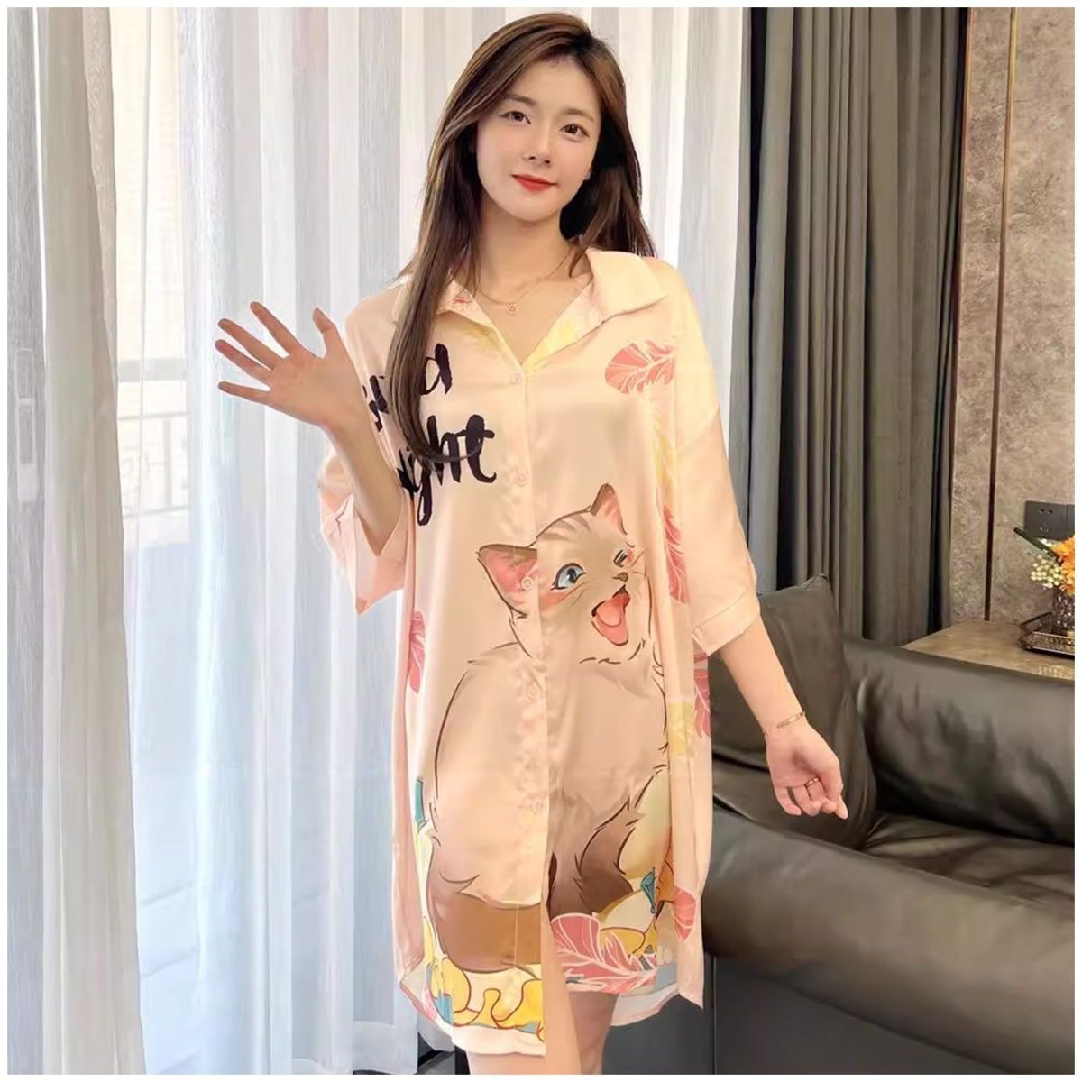 하품하는 고양이 - 샴페인