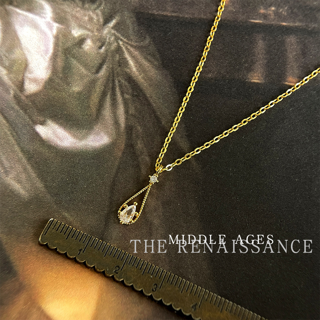 Vintage medieval style teardrop zircon hollow clavicle chain French retro high-end
