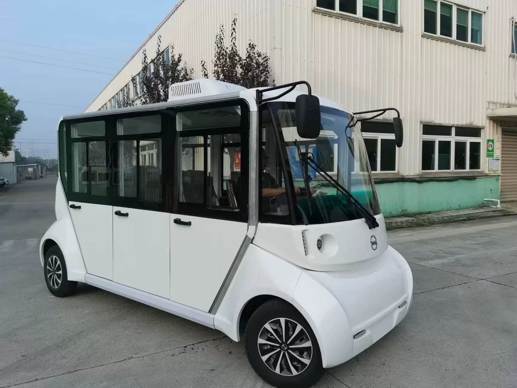 Автомобиль новой патрульной машины Новое ЛКГС 08 сигхцеинг автомобиля 8-места полностью закрытый батареи лития электрический сигхцеинг