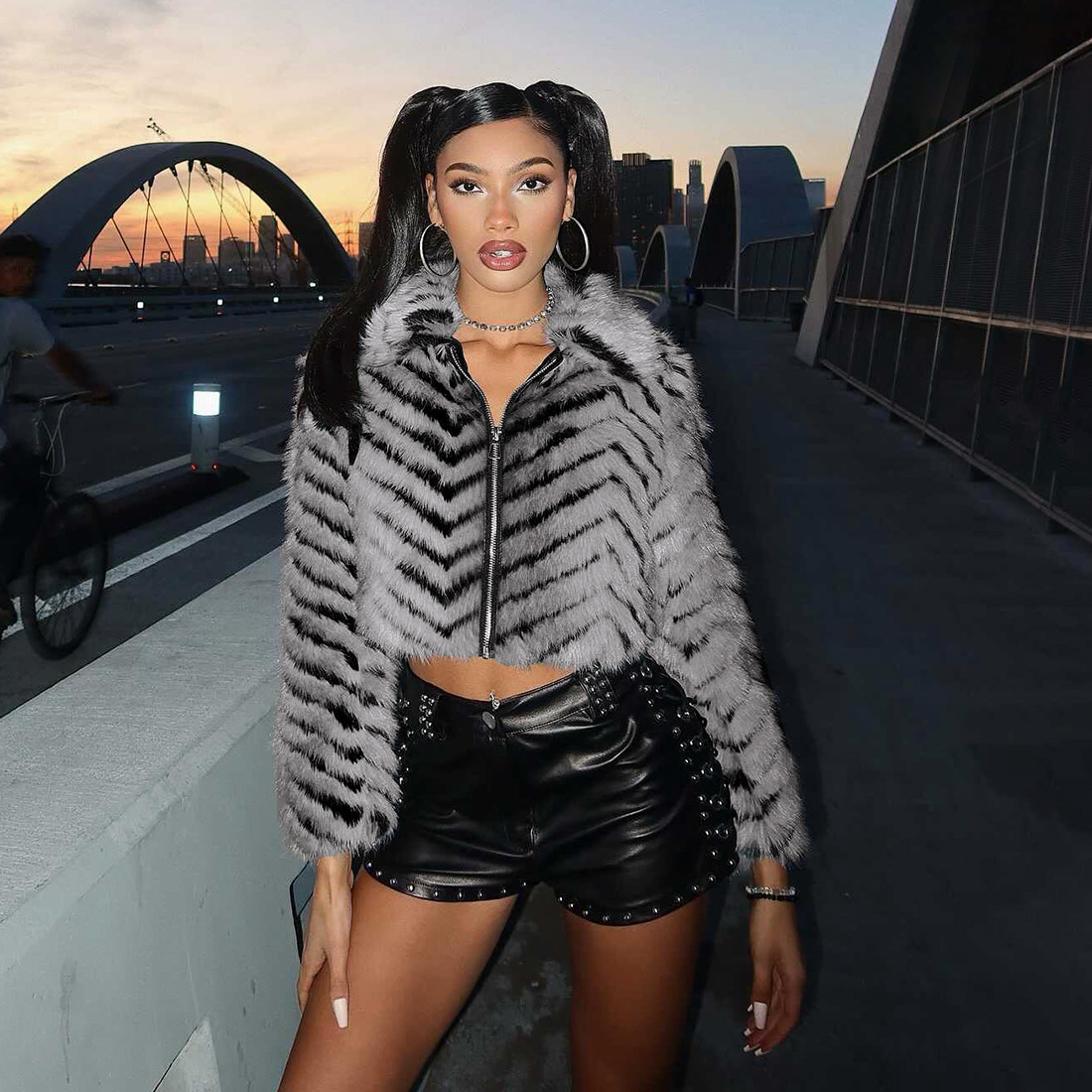 欧美2025秋冬新款女装时尚气质条纹翻领拉链皮毛一体外套皮草上衣