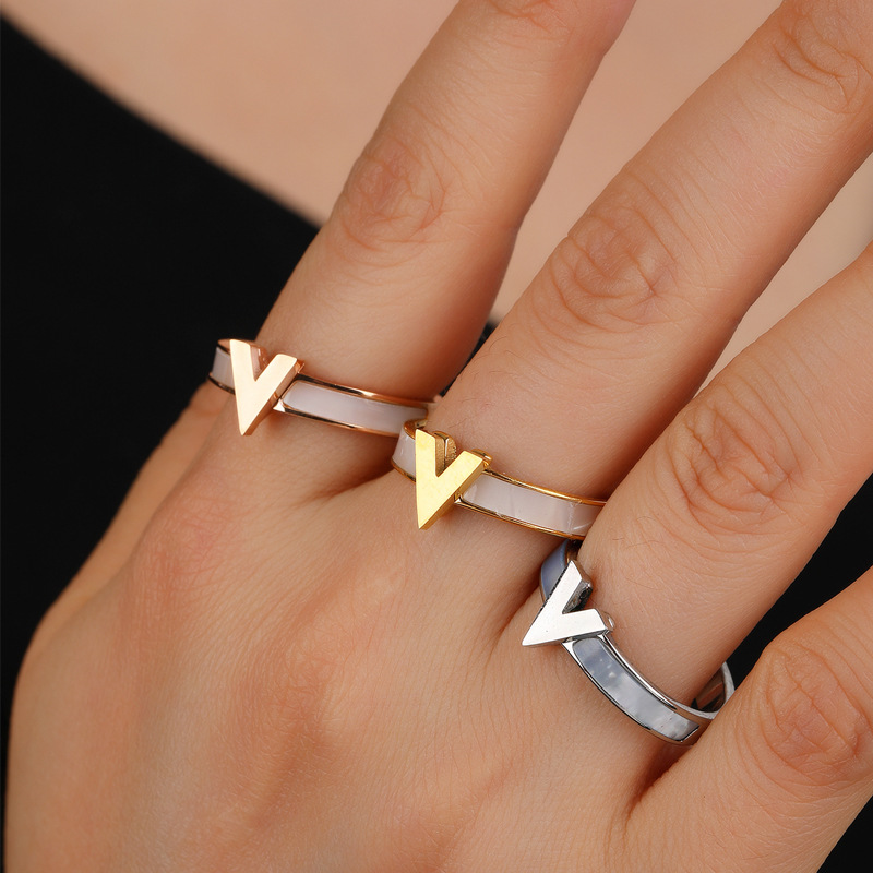 1 Piece Quantity Basic Classic Style V Shape Titanium Steel Rings In Bulk