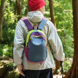 批发户外运动登山包撞色双肩包休闲旅行包学生书包轻便徒步背包轻