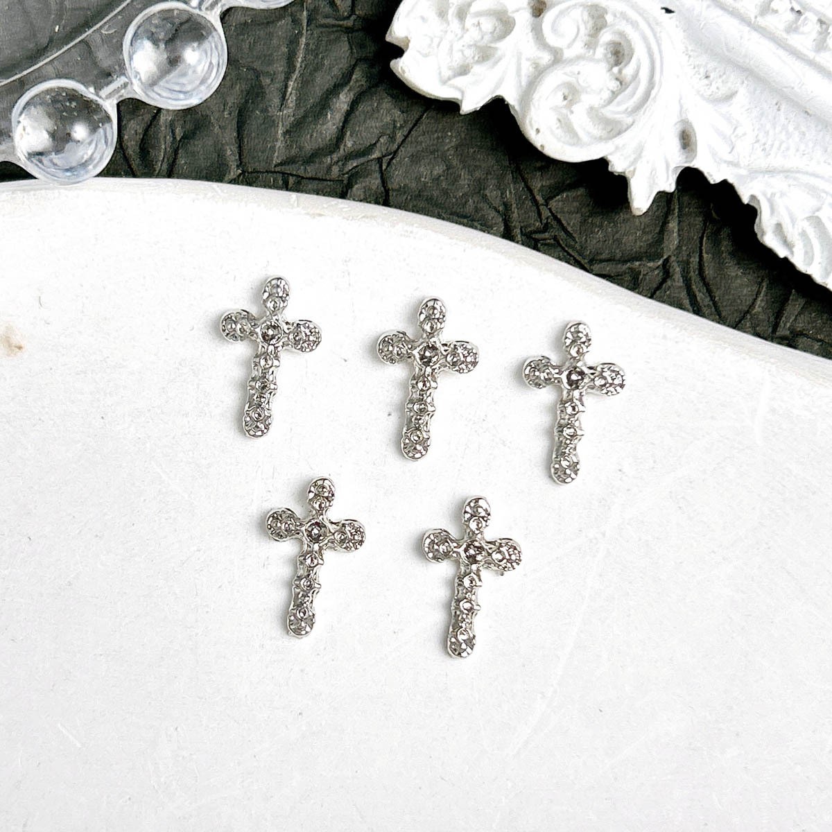 Ventas transfronterizas de joyas de manicuría cruces oro y plata super brillante diamante completo retro punk cruces joyas accesorios diy