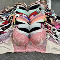 東南アジアの混合モデルの欧米ブランドの外の単一の雑用の女性の下着は鋼の輪の光沢のレースの混合のブラジャーがあります。
