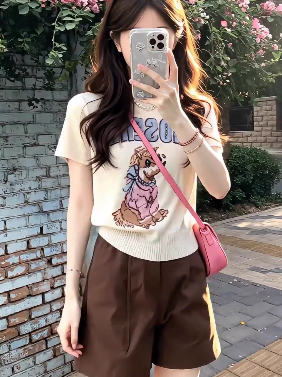 Áo thun nữ cổ tròn tay ngắn họa tiết thêu jacquard phong cách cổ điển — màu trắng