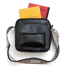 潮牌日本杂志附录黑色PU斜跨包嘻哈单肩包男女均可小方包批发