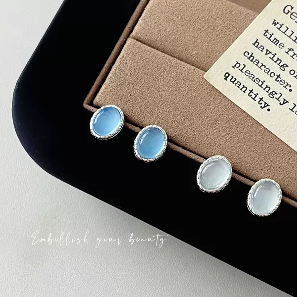 Fresh and Compact Aquamarine Oval Earrings, Feminine, Simple, Niche Design, High-End, Gentle and Versatile Earrings