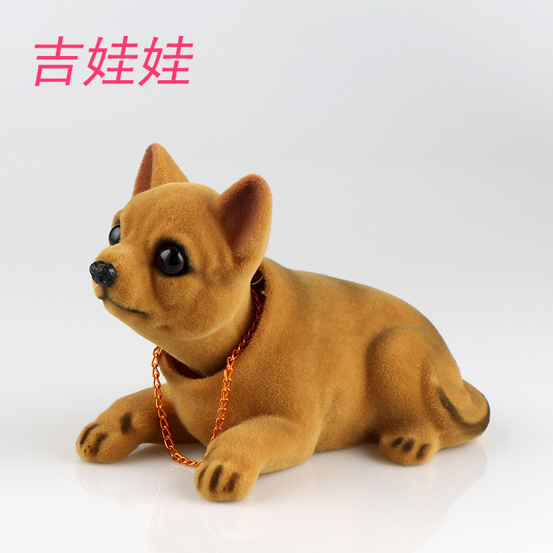 車の置物の首を横に振って犬の樹脂の金を萌えます。|undefined