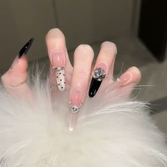 抖音と小紅書で話題の透明感のある猫目フレンチネイル、インスタ映えするピュアで甘いネイルアート