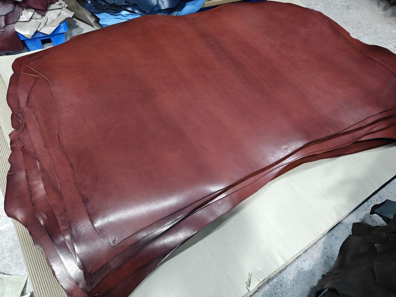 头层植鞣油蜡牛肩皮4.0-4.5mm左右手感硬挺平均开张16尺左右