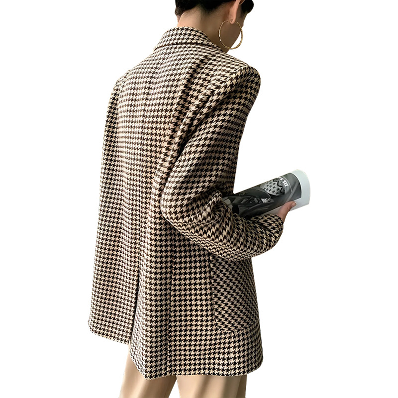 Fashionable classic elegant small suit