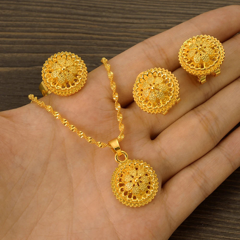African Dubai Gold Jewelry Set Bridal Necklace Earrings Bracelet Jewelry European and American Fashion Women's Accessories African Dubai Gold Jewelry Set Bridal Necklace Earrings Bracelet Jewelry European and American Fashion Women's Accessories