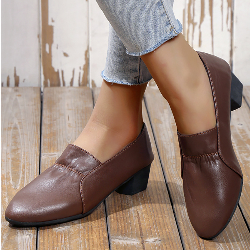 2025 New Large-Size Fashion Chunky Heel Leather Shoes for Women, Versatile European and American Style, Mid-Heel, Shallow Mouth, Pointed Toe, Elegant Single Shoes