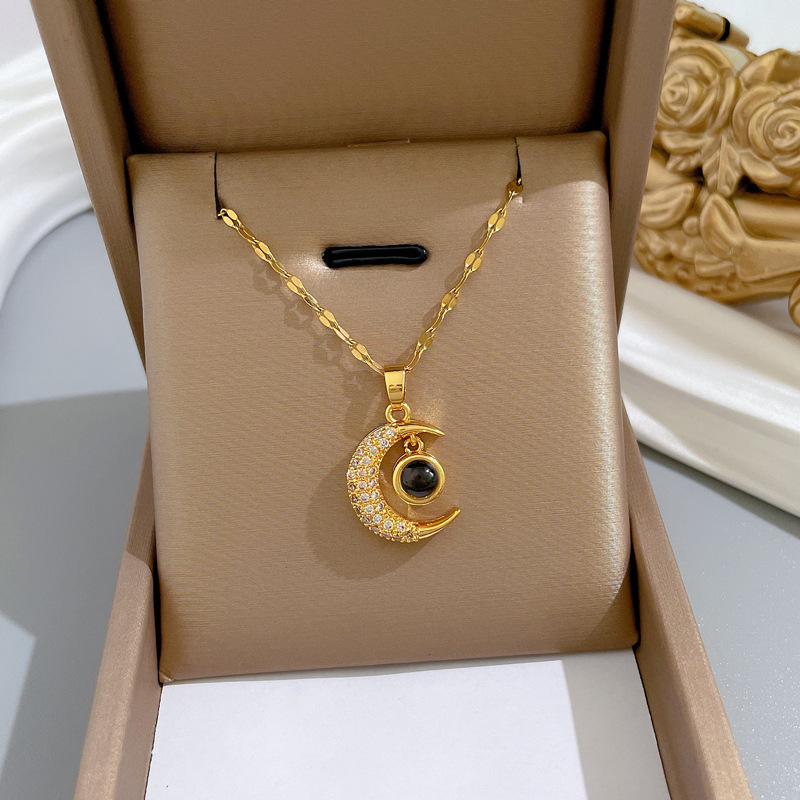 Collier « Je t'aime en cent langues » pour femme, projection de lune, style influenceuse, en titane, polyvalent, à porter au niveau de la clavicule._voghion.com