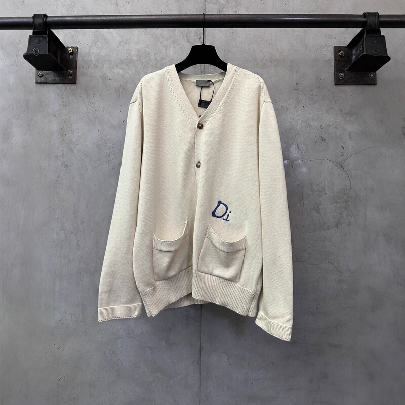 High-end D-brand 25ss new model, embroidered with a friend motif, cotton blend buttoned knit cardigan, unisex High-end D-brand 25ss new model, embroidered with a friend motif, cotton blend buttoned knit cardigan, unisex