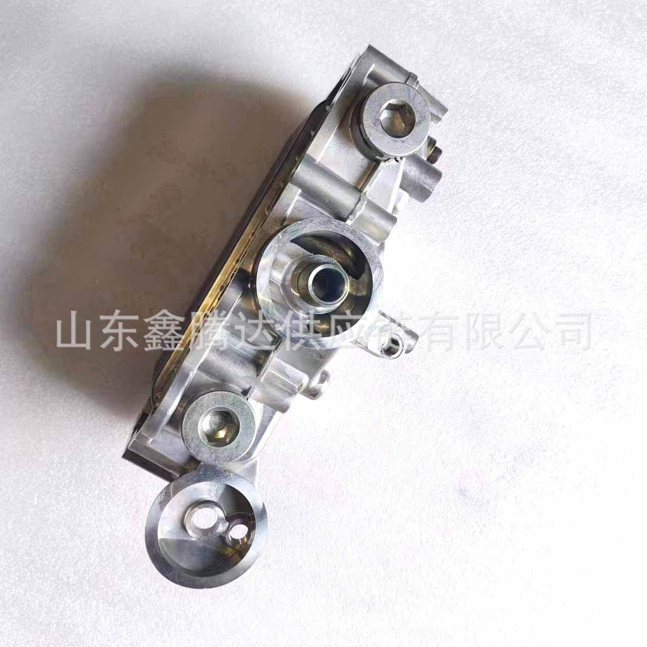Engine Oil Cooler Assembly 21305-7t402 21305-54t02 Suitable for Nissan