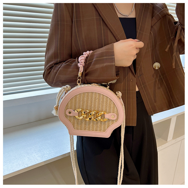 Women's Medium Pu Leather Straw Solid Color Vacation Shell Lock Clasp Handbag display picture 15