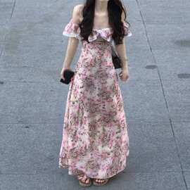 法式粉色一字肩碎花连衣裙女夏季2026新款海边度假高级感气质裙子