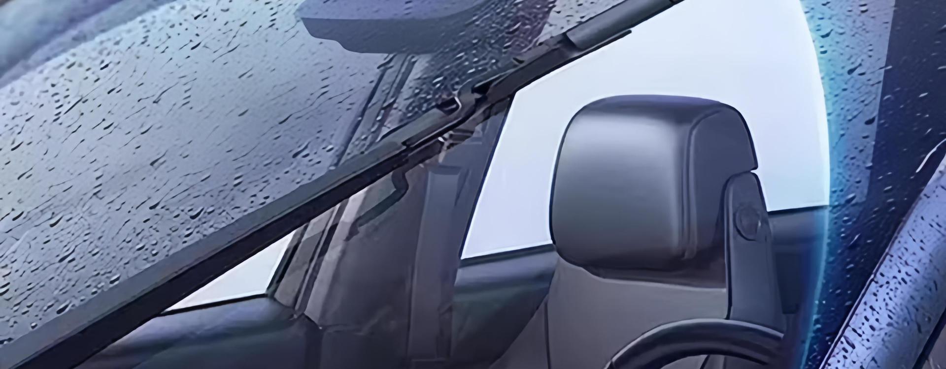 Glass Cleaner with Powerful Stain Removal and Oil Film Removal, Rain Repellent for Cars, Large Bottle, Coating Protection, Effective Cleaning, Winter Anti-Freeze, All-Season Use