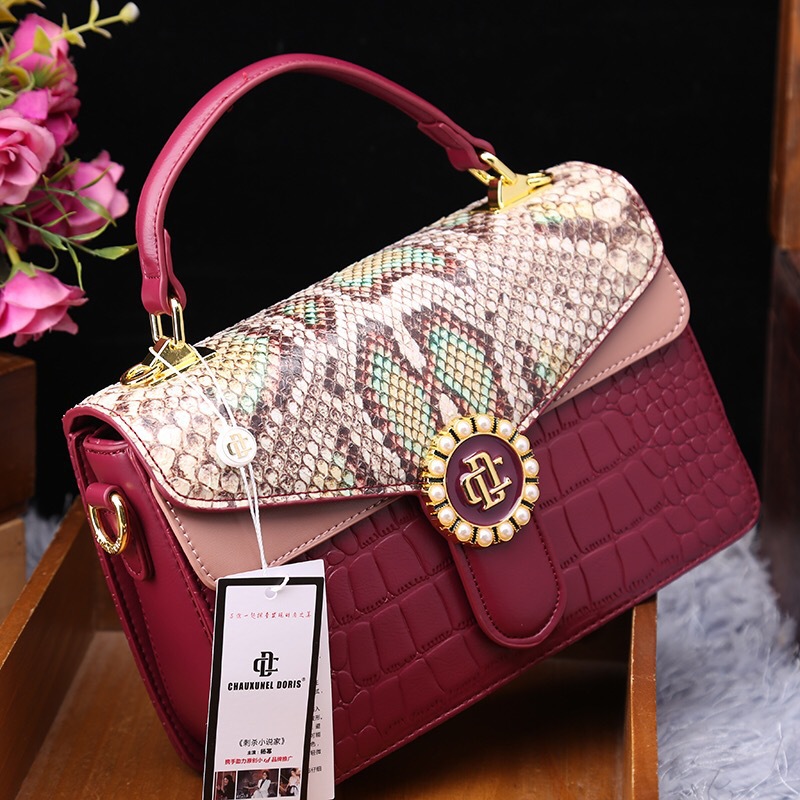 Small CD leather snake pattern contrasting color handbag for women 2024 new fashionable single shoulder crossbody bag_voghion.com