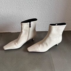 打版中小众韩版尖头细跟高跟短靴女休闲百搭白色时装瘦瘦马丁靴