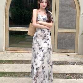 蝴蝶碎花吊带连衣裙女装2026夏季薄新款法式别致绝美气质长裙子潮