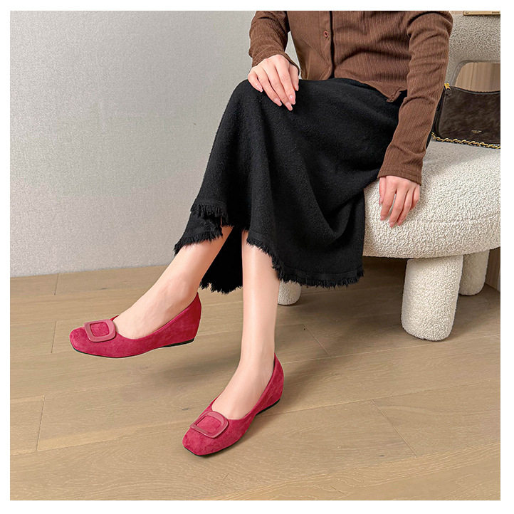 Giày bệt nữ mũi vuông khóa ngang, cổ thấp chất liệu nhung, gót xuồng 3–6 cm — Màu be, màu đen, màu đỏ chi tiết 37