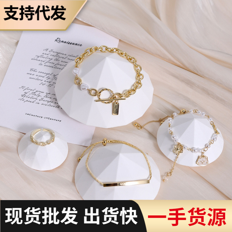 Creative Bracelet Display Stand Gypsum Diamond Shape Jewelry Display Props Bracelet Tray 