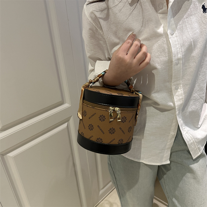 Diseño de nicho de estilo occidental tendencia de moda retro 2025 nuevo bolso de cubo hermoso bolso de mano de gran capacidad mujer