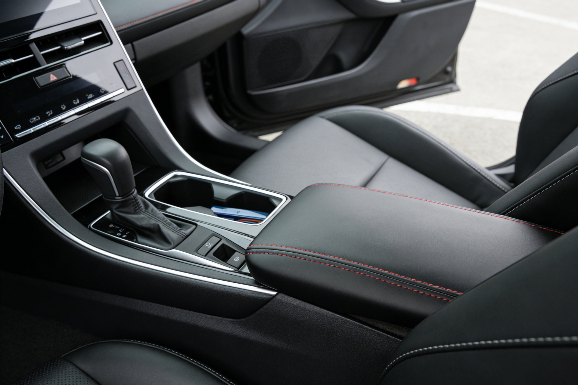 Suitable for 24-26 Models of the Ninth-Generation Camry Armrest Box Cover, Microfiber Leather Armrest Box Protective Cover, Wear-Resistant and Dirt-Resistant