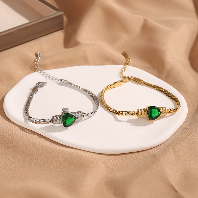28g Weight Bracelets Classification Vintage Style Heart Shape Titanium Steel Plating Bracelets