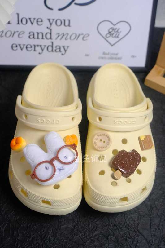 夏のスリッパ靴花漫画ハローキティ下駄アクセサリー靴バックル靴花セット diy アクセサリーリトルレッドブック|undefined