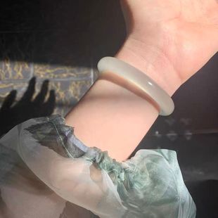 ���l��Ȼ͸���Q�z�񰢸�������Ůʿ���C�߱��N�ɹ�׼��A�l��Ů�C