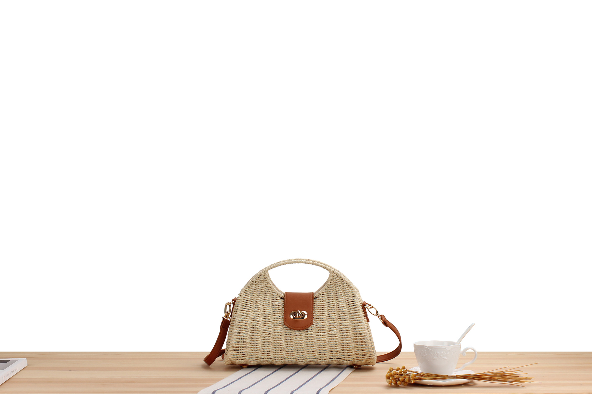 Women's Small Paper String Solid Color Vacation Classic Style Weave Magnetic Buckle Straw Bag display picture 2