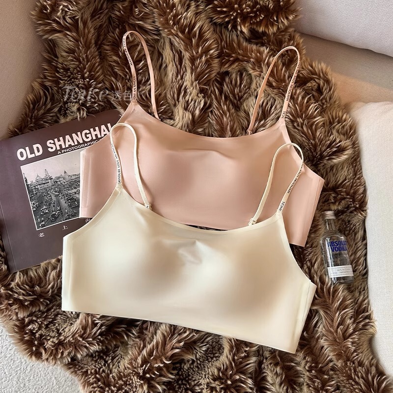 Seamless Satin Lingerie for Women with Large Busts, Minimizing and Slimming Effect, Lift and Support for Side Breasts, Summer Anti-Exposure Strapless Bra with Thin Straps Seamless Satin Lingerie for Women with Large Busts, Minimizing and Slimming Effect, Lift and Support for Side Breasts, Summer Anti-Exposure Strapless Bra with Thin Straps