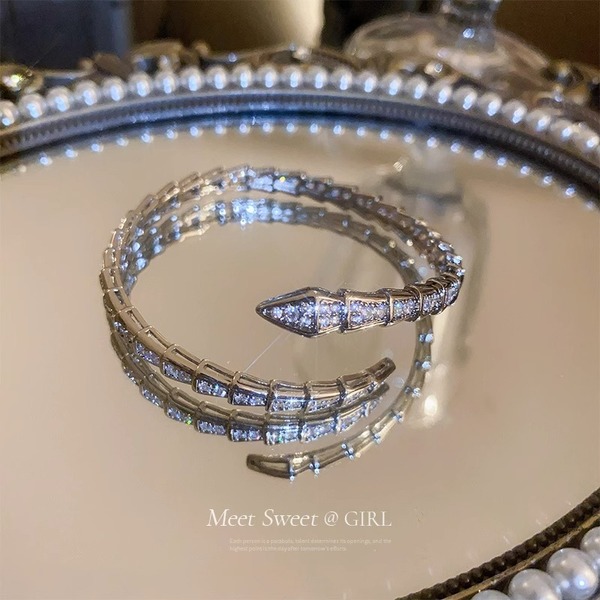 small design fashionable women's bracelet with zircon