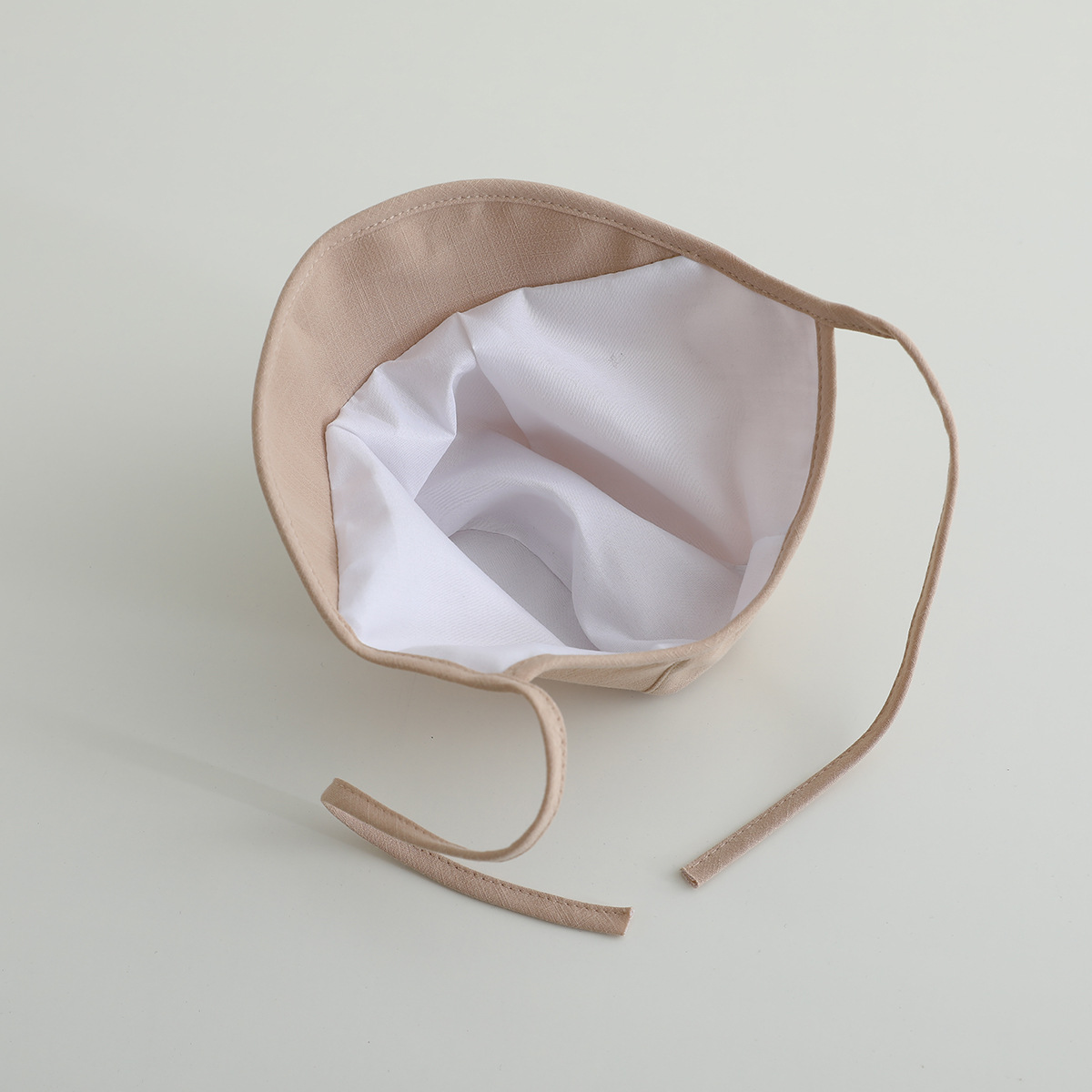 Sombrero para bebés primavera y otoño delgado correa sólida coreana Baotou sombrero de corte sombrero de sombra de sol recién nacido puerta de chimenea sombrero de neumático marea