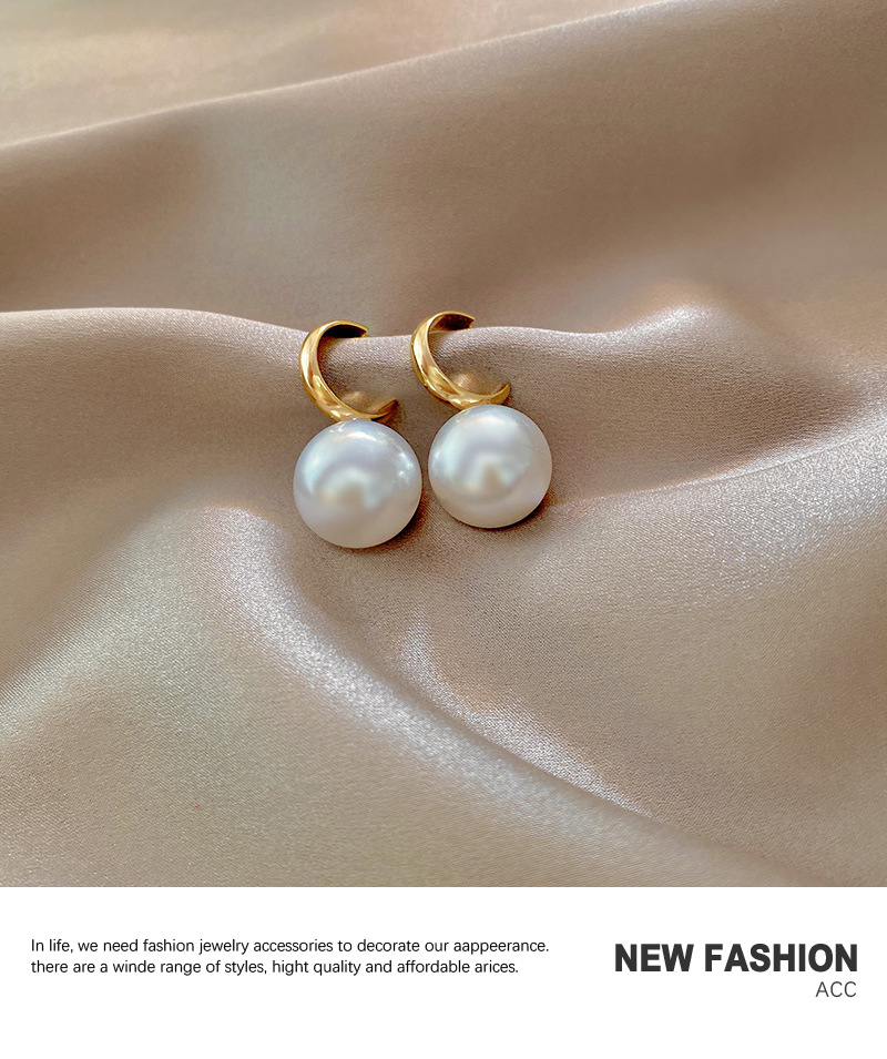 Korea Simple Pearl Earrings Retro Alloy Earrings display picture 3