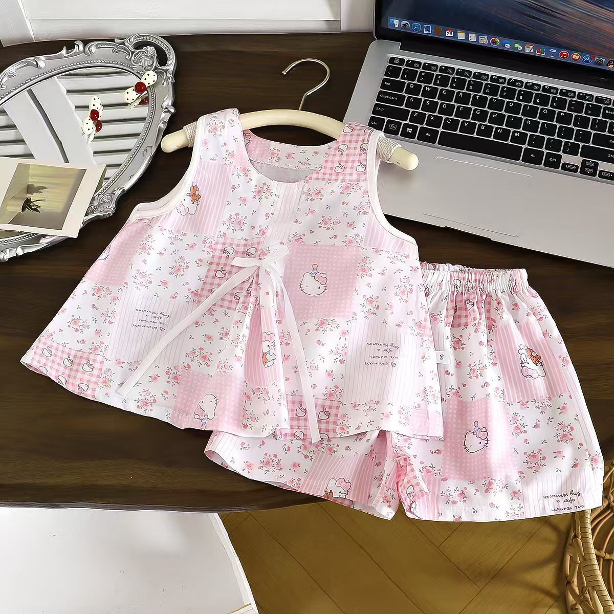 Nuevo chaleco de seda de niñas set de hogar verano cómodo chaleco de arco de cinta fresco pantalones cortos delgados sin