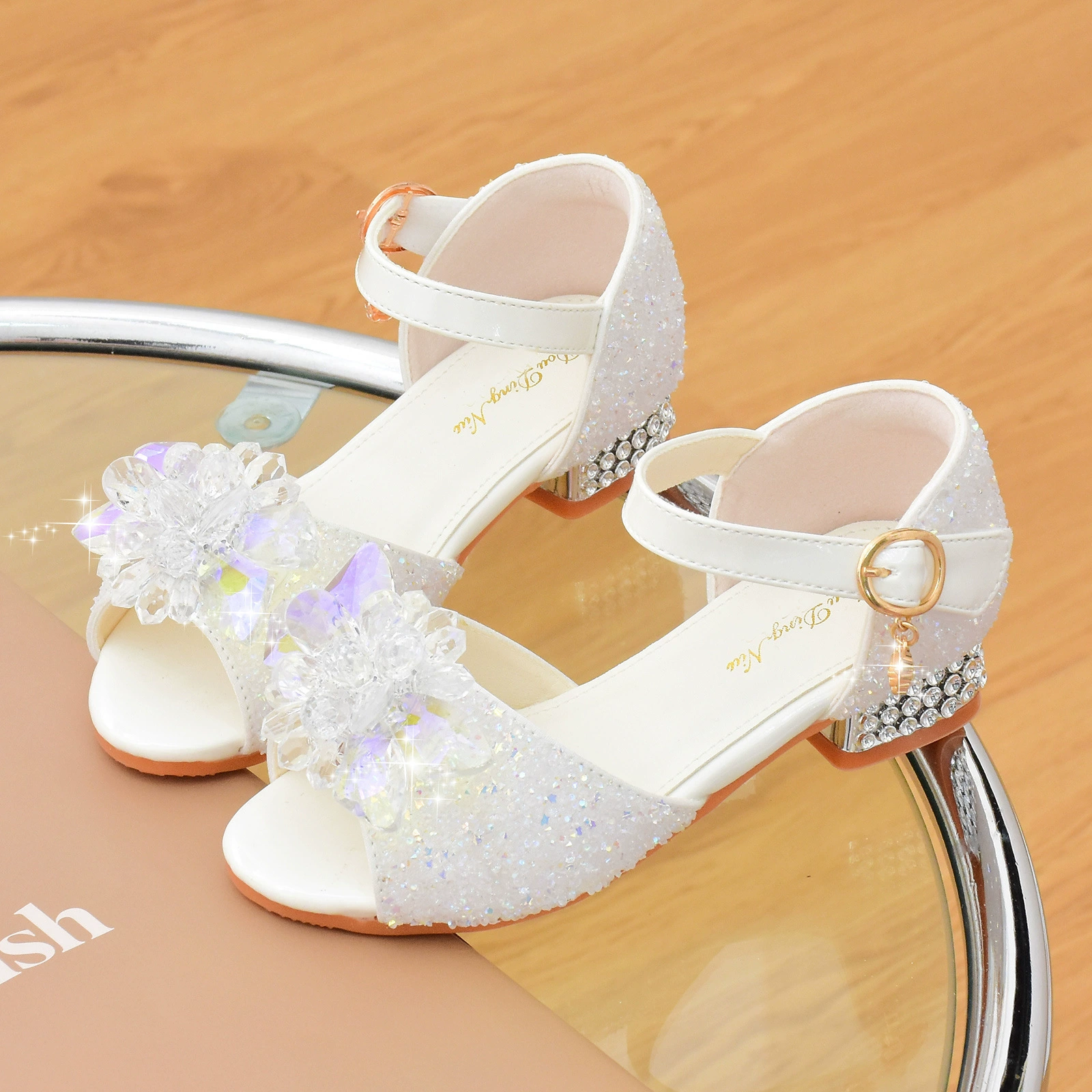 Детские хрустальные туфли Летние новые женские сандалии на мягком подошве шоу-шоу Принцесс обувь маленькая девочка туфли на высоких каблуках