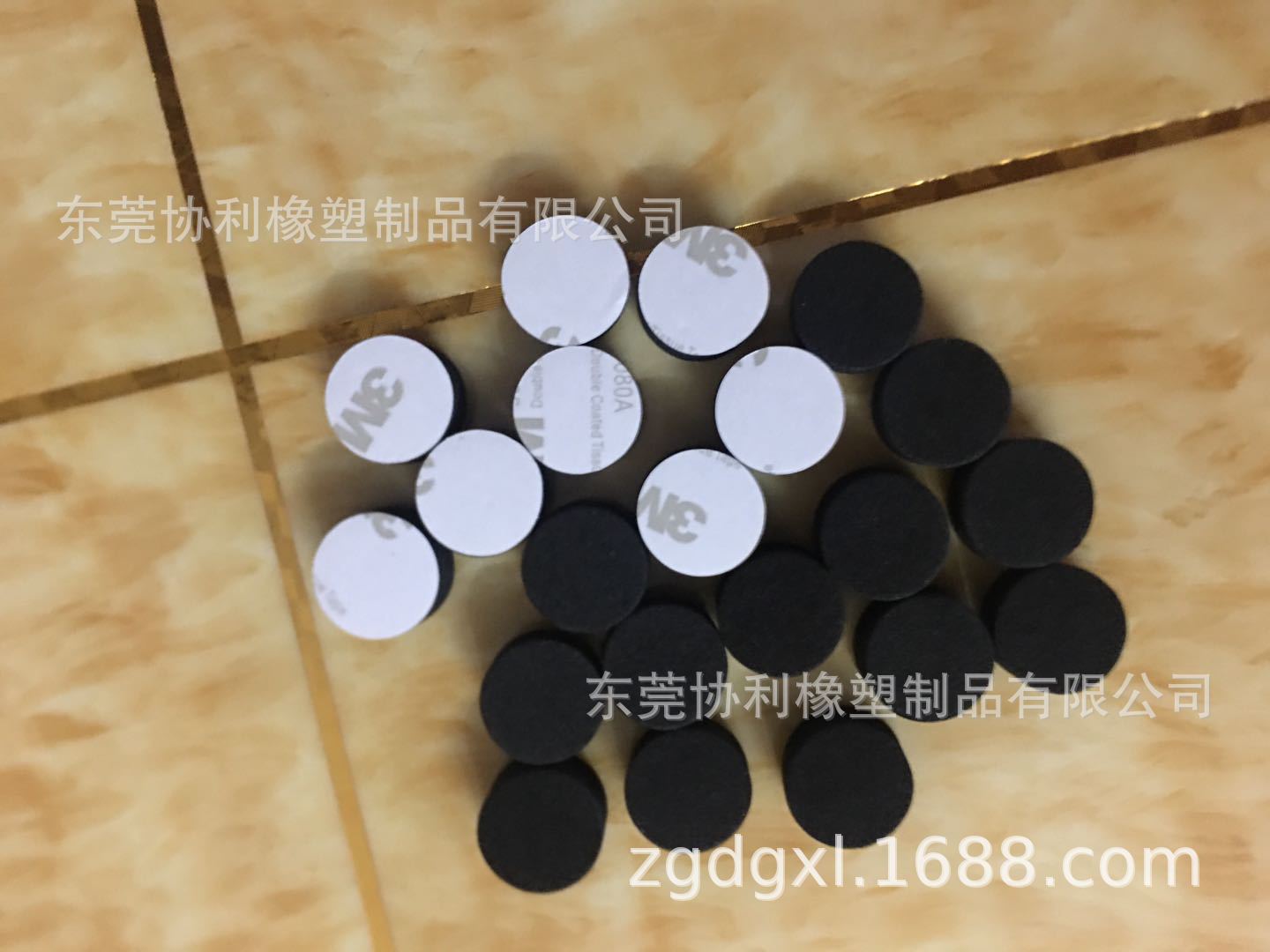 黑色EVA胶垫  背高粘双面胶 直径20*10mm